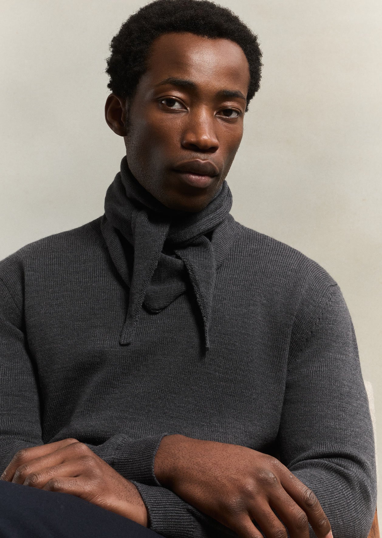 Knitted ''arrow'' scarf